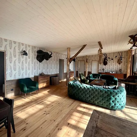 Country Lodge *